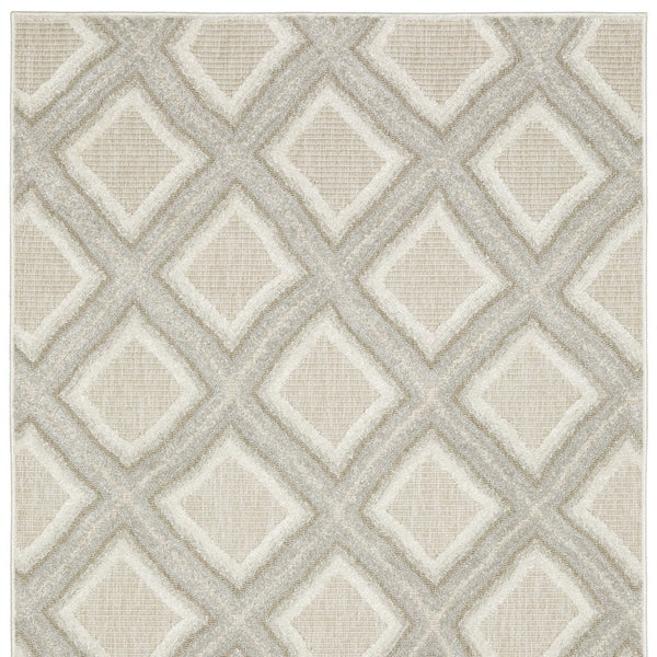 Homeroots 3' Gray Diamond Area Rug - Stain Resistant, Stylish Design Perfect For Homes With Kids And Pets 10' X 13' Polypropylene 576439