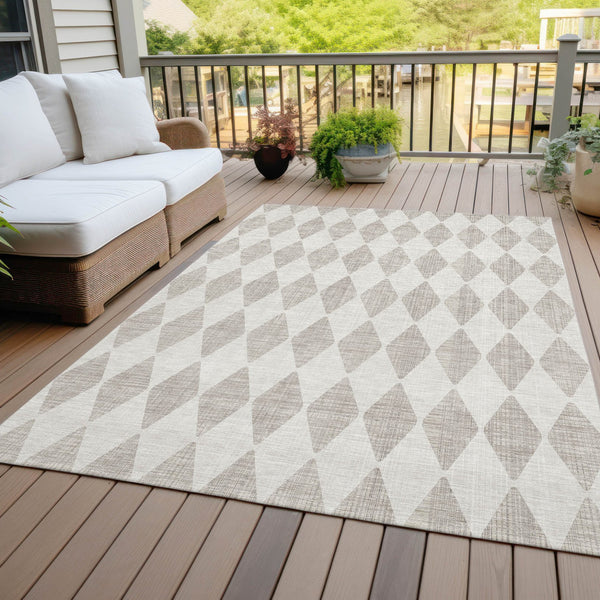 Homeroots 3' Beige Geometric Washable Indoor Outdoor Area Rug For Versatile Style In Any High Traffic Space 3' X 5' Polyester 577007