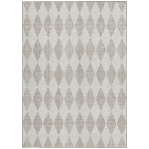 Homeroots 3' Beige Geometric Washable Indoor Outdoor Area Rug For Versatile Style In Any High Traffic Space 5' X 8' Polyester 577008
