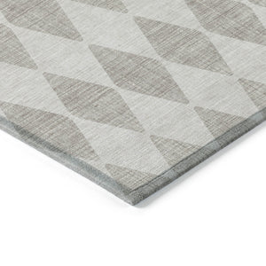 Homeroots 3' Beige Geometric Washable Indoor Outdoor Area Rug For Versatile Style In Any High Traffic Space 5' X 8' Polyester 577008