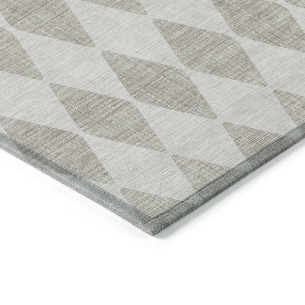 Homeroots 3' Beige Geometric Washable Indoor Outdoor Area Rug For Versatile Style In Any High Traffic Space 5' X 8' Polyester 577008