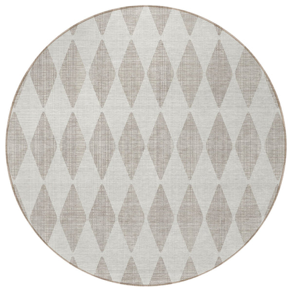 Homeroots 3' Beige Geometric Washable Indoor Outdoor Area Rug For Versatile Style In Any High Traffic Space 8' Round Polyester 577009