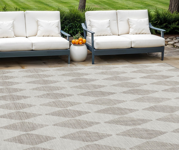 Homeroots 3' Beige Geometric Washable Indoor Outdoor Area Rug For Versatile Style In Any High Traffic Space 9' X 12' Polyester 577011