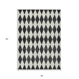 Homeroots 3' Beige Geometric Washable Indoor Outdoor Area Rug For Versatile Style In Any High Traffic Space 3' X 5' Polyester 577013