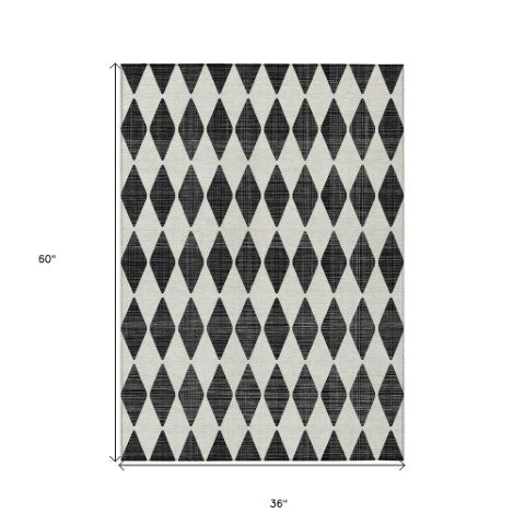 Homeroots 3' Beige Geometric Washable Indoor Outdoor Area Rug For Versatile Style In Any High Traffic Space 3' X 5' Polyester 577013