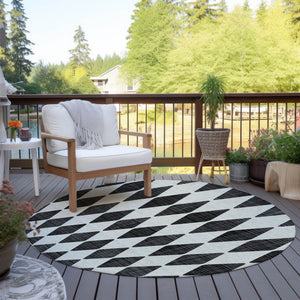 Homeroots 3' Beige Geometric Washable Indoor Outdoor Area Rug For Versatile Style In Any High Traffic Space 8' Round Polyester 577015