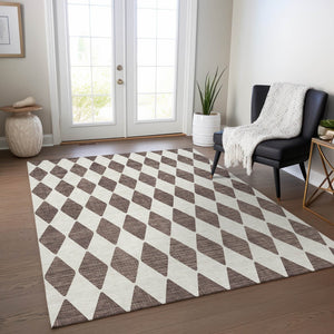 Homeroots 3' Beige Geometric Washable Indoor Outdoor Area Rug For Versatile Style In Any High Traffic Space 5' X 8' Polyester 577020