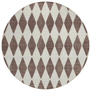 HomeRoots 5' Versatile Brown Geometric Area Rug – Durable, Washable Indoor/Outdoor Design for Modern Spaces 8' Round 577021