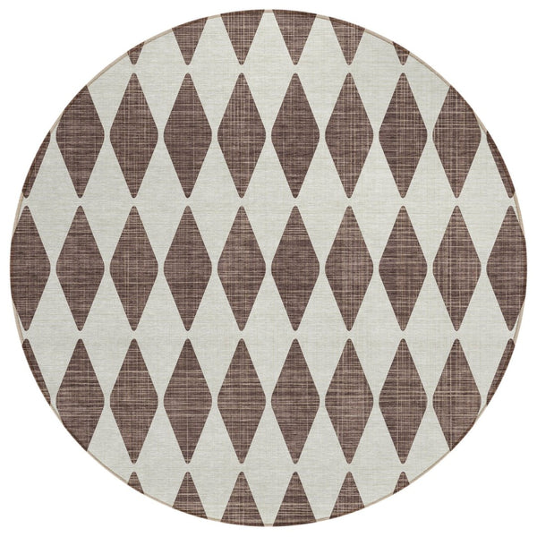 HomeRoots 5' Versatile Brown Geometric Area Rug – Durable, Washable Indoor/Outdoor Design for Modern Spaces 8' Round 577021