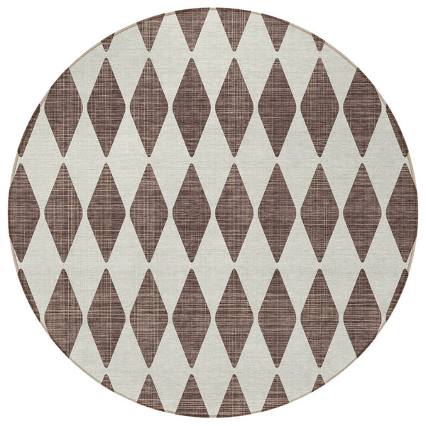 Homeroots 3' Beige Geometric Washable Indoor Outdoor Area Rug For Versatile Style In Any High Traffic Space 8' Round Polyester 577021