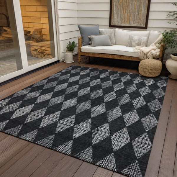 Homeroots 3' Beige Geometric Washable Indoor Outdoor Area Rug For Versatile Style In Any High Traffic Space 5' X 8' Polyester 577032