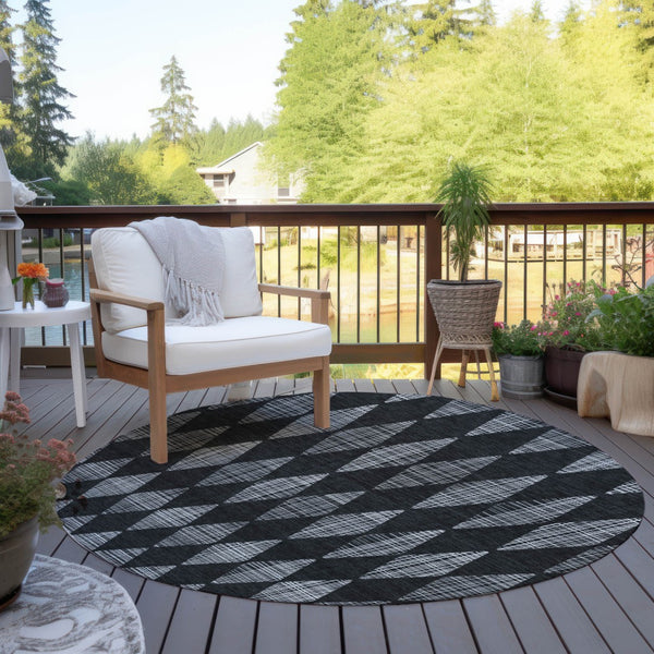 Homeroots 3' Beige Geometric Washable Indoor Outdoor Area Rug For Versatile Style In Any High Traffic Space 8' Round Polyester 577033