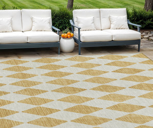 Homeroots 3' Beige Geometric Washable Indoor Outdoor Area Rug For Versatile Style In Any High Traffic Space 8' X 10' Polyester 577040