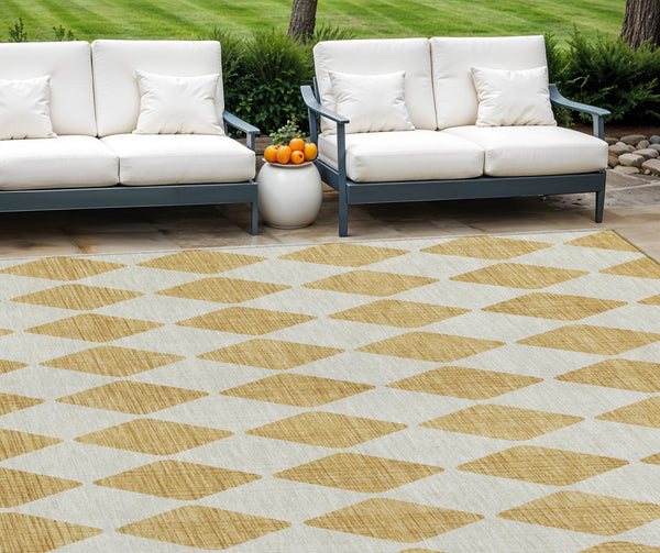 Homeroots 3' Beige Geometric Washable Indoor Outdoor Area Rug For Versatile Style In Any High Traffic Space 8' X 10' Polyester 577040