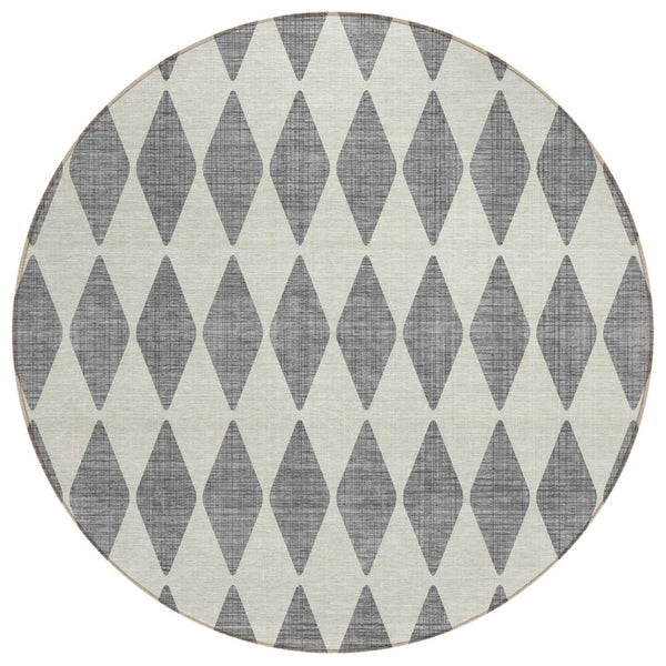 HomeRoots 5' Gray and Ivory Geometric Rug - Stylish, Durable, Washable Indoor/Outdoor Area Accent for Any Space 8' Round 577045
