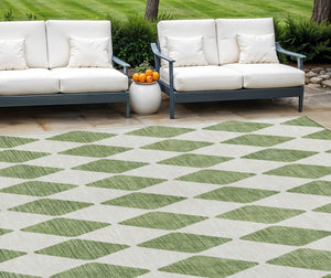 Homeroots 3' Beige Geometric Washable Indoor Outdoor Area Rug For Versatile Style In Any High Traffic Space 8' X 10' Polyester 577052