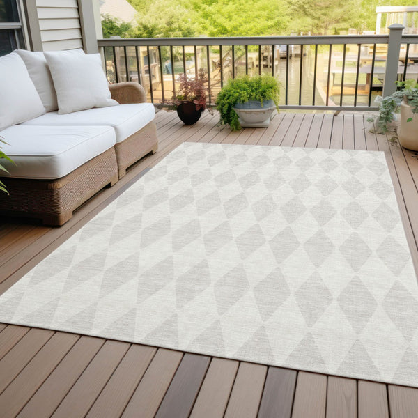 Homeroots 3' Beige Geometric Washable Indoor Outdoor Area Rug For Versatile Style In Any High Traffic Space 5' X 8' Polyester 577056