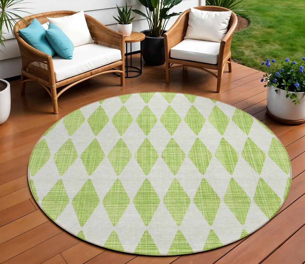 HomeRoots 5' Refreshing Lime Green and Ivory Geometric Area Rug – Durable, Washable, Ideal for Indoor/Outdoor Use 8' Round 577063