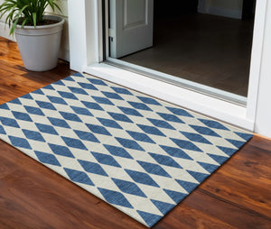 Homeroots 3' Beige Geometric Washable Indoor Outdoor Area Rug For Versatile Style In Any High Traffic Space 3' X 5' Polyester 577067