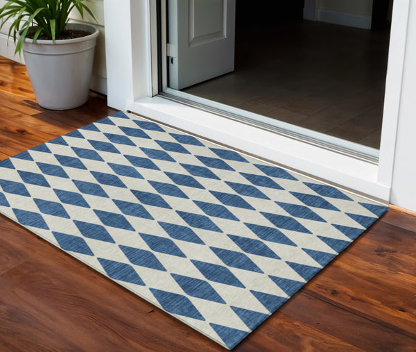 Homeroots 3' Beige Geometric Washable Indoor Outdoor Area Rug For Versatile Style In Any High Traffic Space 3' X 5' Polyester 577067