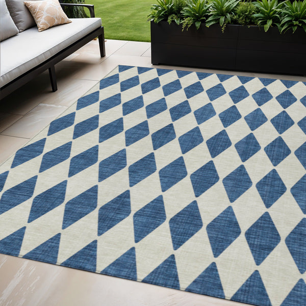 Homeroots 3' Beige Geometric Washable Indoor Outdoor Area Rug For Versatile Style In Any High Traffic Space 5' X 8' Polyester 577068