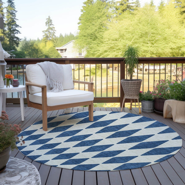 Homeroots 3' Beige Geometric Washable Indoor Outdoor Area Rug For Versatile Style In Any High Traffic Space 8' Round Polyester 577069