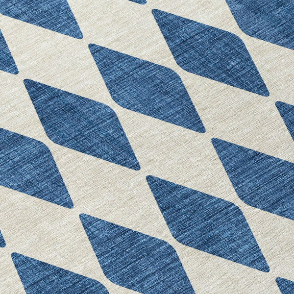 Homeroots 3' Beige Geometric Washable Indoor Outdoor Area Rug For Versatile Style In Any High Traffic Space 8' Round Polyester 577069