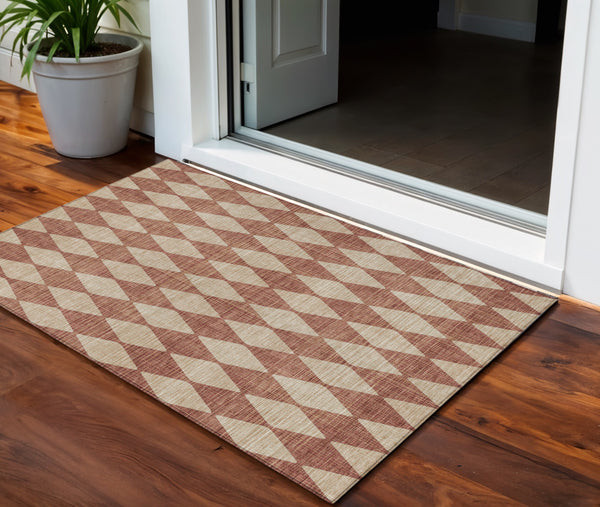 Homeroots 3' Beige Geometric Washable Indoor Outdoor Area Rug For Versatile Style In Any High Traffic Space 3' X 5' Polyester 577079