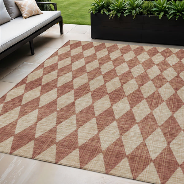 Homeroots 3' Beige Geometric Washable Indoor Outdoor Area Rug For Versatile Style In Any High Traffic Space 5' X 8' Polyester 577080
