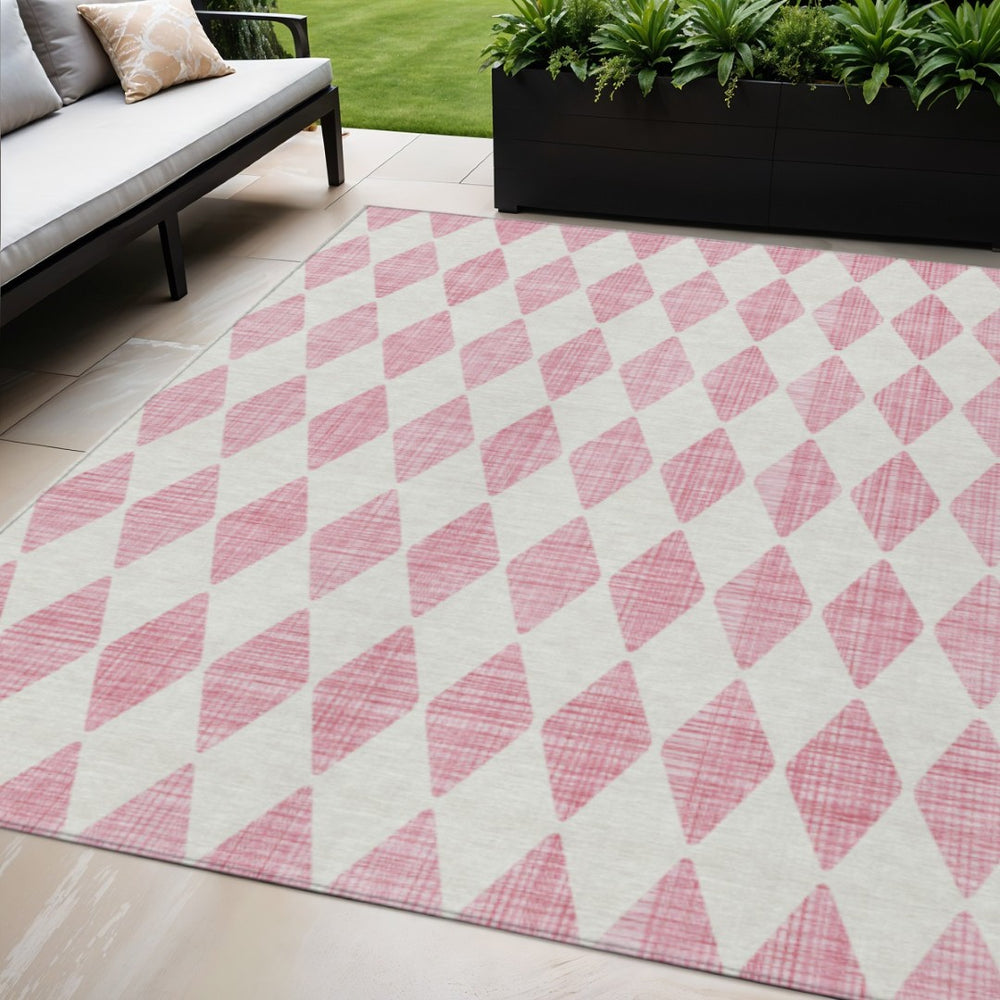 HomeRoots 5' Modern Pink and Ivory Geometric Washable Area Rug for Indoor and Outdoor Spaces, Durable Design 5' X 8' 577092