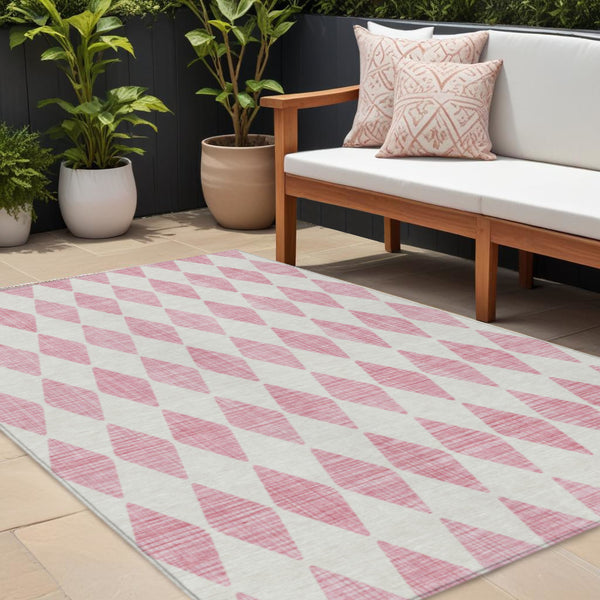 Homeroots 3' Beige Geometric Washable Indoor Outdoor Area Rug For Versatile Style In Any High Traffic Space 8' X 10' Polyester 577094