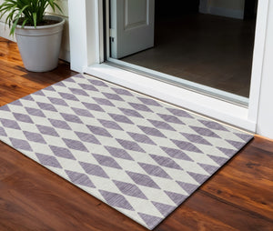 Homeroots 3' Beige Geometric Washable Indoor Outdoor Area Rug For Versatile Style In Any High Traffic Space 3' X 5' Polyester 577097