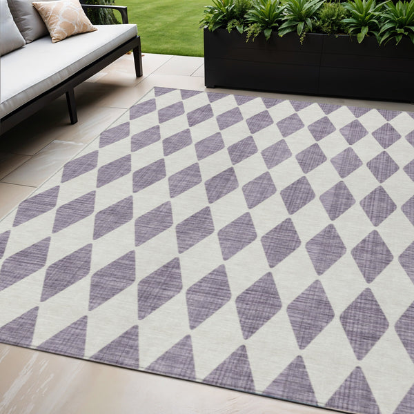 Homeroots 3' Beige Geometric Washable Indoor Outdoor Area Rug For Versatile Style In Any High Traffic Space 5' X 8' Polyester 577098