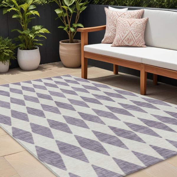 Homeroots 3' Beige Geometric Washable Indoor Outdoor Area Rug For Versatile Style In Any High Traffic Space 8' X 10' Polyester 577100