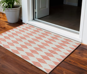 Homeroots 3' Beige Geometric Washable Indoor Outdoor Area Rug For Versatile Style In Any High Traffic Space 3' X 5' Polyester 577103