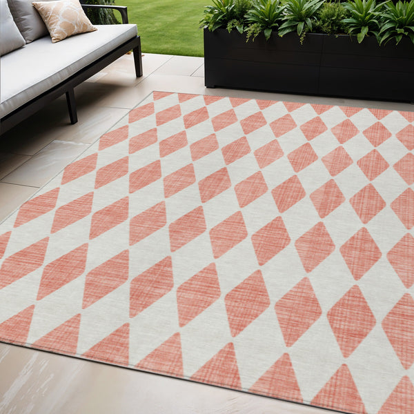 Homeroots 3' Beige Geometric Washable Indoor Outdoor Area Rug For Versatile Style In Any High Traffic Space 5' X 8' Polyester 577104