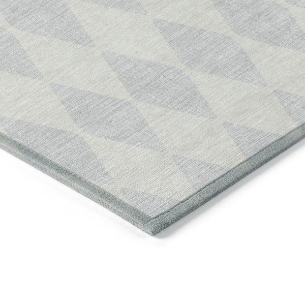 Homeroots 3' Beige Geometric Washable Indoor Outdoor Area Rug For Versatile Style In Any High Traffic Space 5' X 8' Polyester 577110