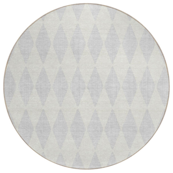 HomeRoots 5' Modern Silver and Ivory Geometric Area Rug - Washable, Durable, Indoor/Outdoor Style for Any Space 8' Round 577111