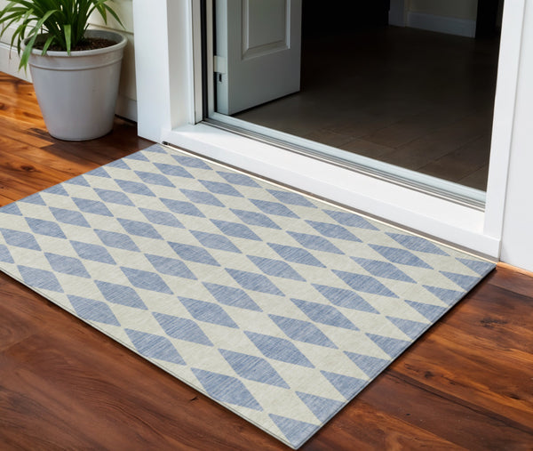 Homeroots 3' Beige Geometric Washable Indoor Outdoor Area Rug For Versatile Style In Any High Traffic Space 3' X 5' Polyester 577115