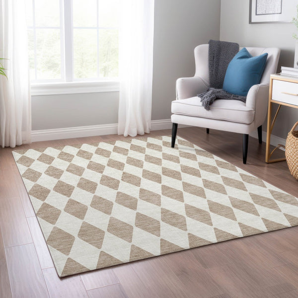 Homeroots 3' Beige Geometric Washable Indoor Outdoor Area Rug For Versatile Style In Any High Traffic Space 3' X 5' Polyester 577121