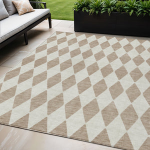 Homeroots 3' Beige Geometric Washable Indoor Outdoor Area Rug For Versatile Style In Any High Traffic Space 5' X 8' Polyester 577122