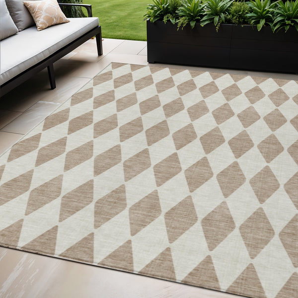 Homeroots 3' Beige Geometric Washable Indoor Outdoor Area Rug For Versatile Style In Any High Traffic Space 5' X 8' Polyester 577122