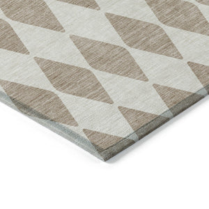 Homeroots 3' Beige Geometric Washable Indoor Outdoor Area Rug For Versatile Style In Any High Traffic Space 5' X 8' Polyester 577122