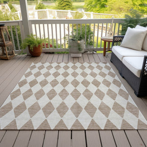 Homeroots 3' Beige Geometric Washable Indoor Outdoor Area Rug For Versatile Style In Any High Traffic Space 5' X 8' Polyester 577122