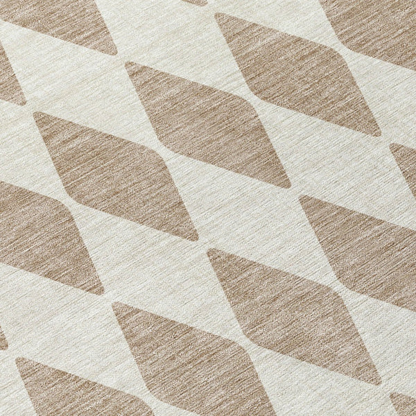 Homeroots 3' Beige Geometric Washable Indoor Outdoor Area Rug For Versatile Style In Any High Traffic Space 8' Round Polyester 577123