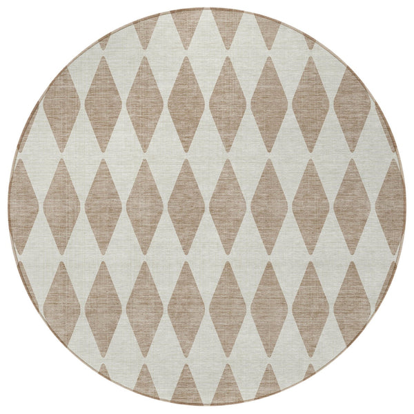 Homeroots 3' Beige Geometric Washable Indoor Outdoor Area Rug For Versatile Style In Any High Traffic Space 8' Round Polyester 577123