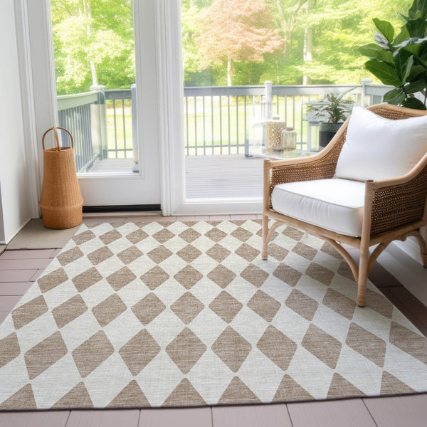 Homeroots 3' Beige Geometric Washable Indoor Outdoor Area Rug For Versatile Style In Any High Traffic Space 8' X 10' Polyester 577124