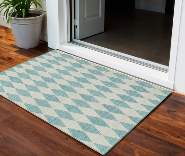 Homeroots 3' Beige Geometric Washable Indoor Outdoor Area Rug For Versatile Style In Any High Traffic Space 3' X 5' Polyester 577127