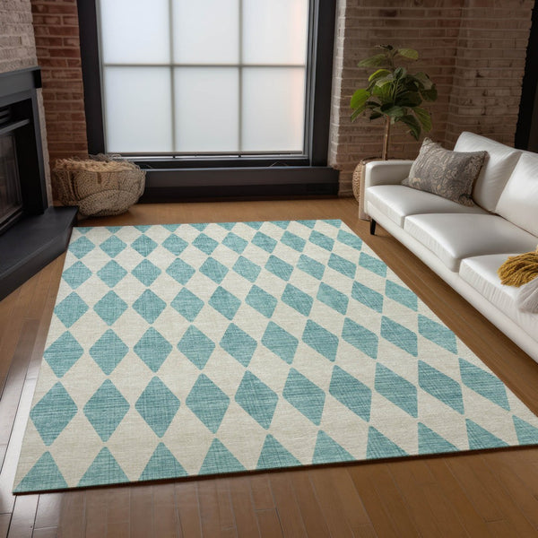 Homeroots 3' Beige Geometric Washable Indoor Outdoor Area Rug For Versatile Style In Any High Traffic Space 3' X 5' Polyester 577127