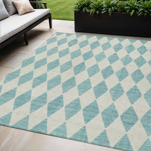 Homeroots 3' Beige Geometric Washable Indoor Outdoor Area Rug For Versatile Style In Any High Traffic Space 5' X 8' Polyester 577128